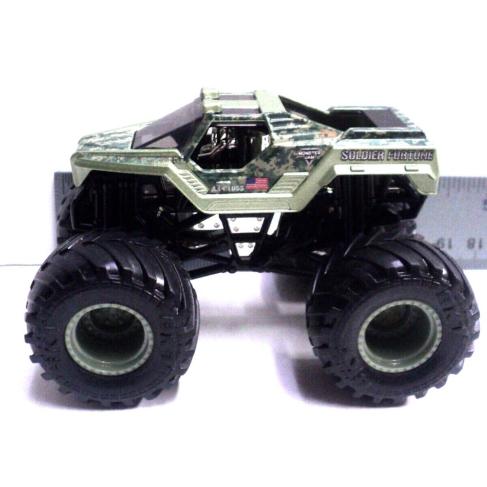 Monster Jam Soldier Fortune Green Vehicle 2018 Hot Wheels 1:43 Scale 3 3/4" Long